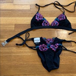 Beach bunny bikini never worn size medium